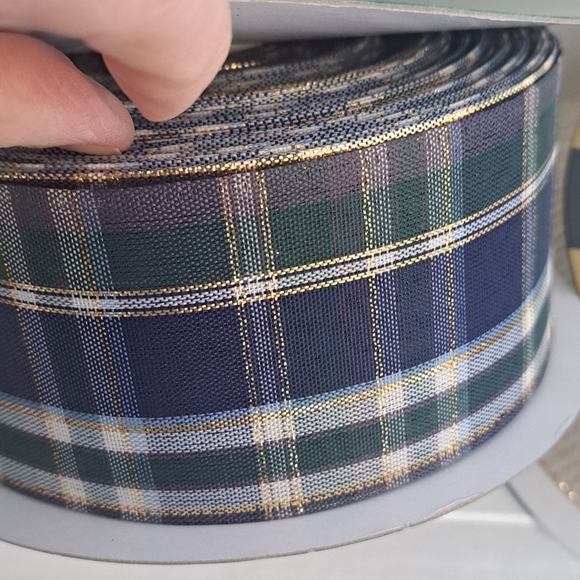 Bundle Of 6 Traditional Christmas Wired Ribbon. - Picture 10 of 13